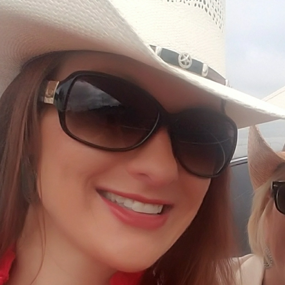 Meet your Posher, Carly